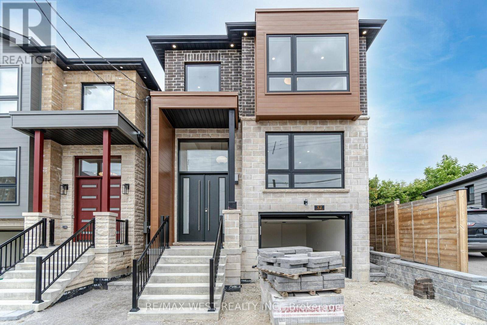 Toronto (long Branch), ON M8W1R5,52 EXMOOR DRIVE
