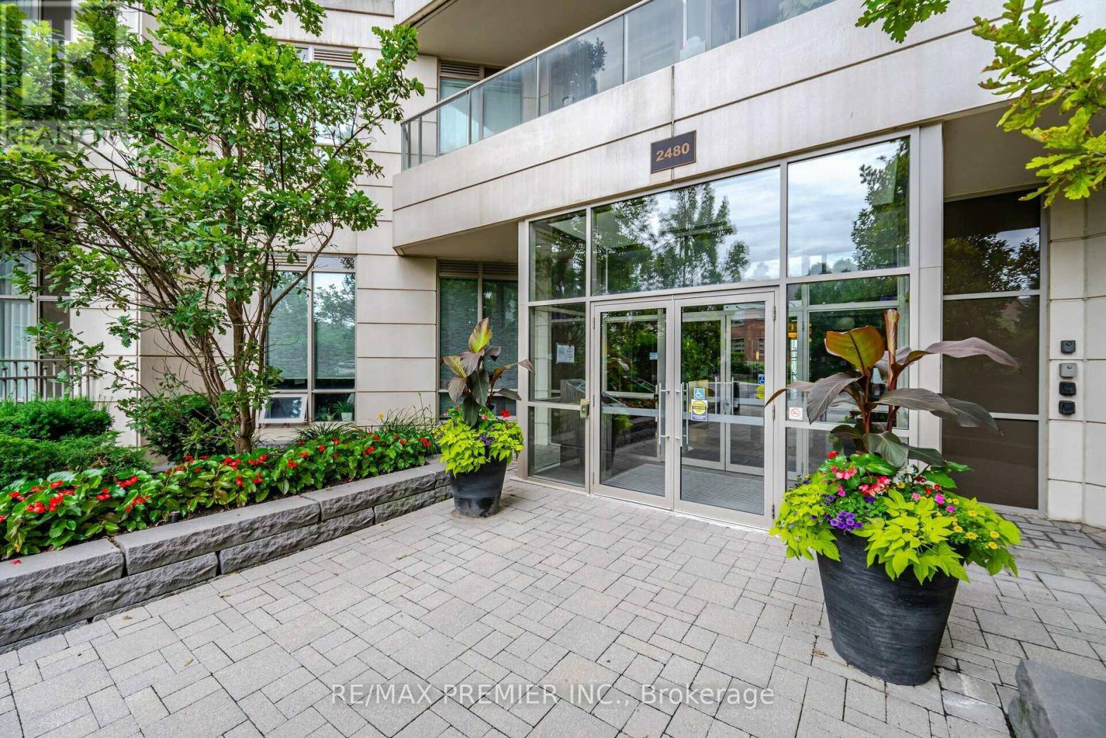 Oakville (jc Joshua Creek), ON L6H0H1,2480 Prince Michael DR #710