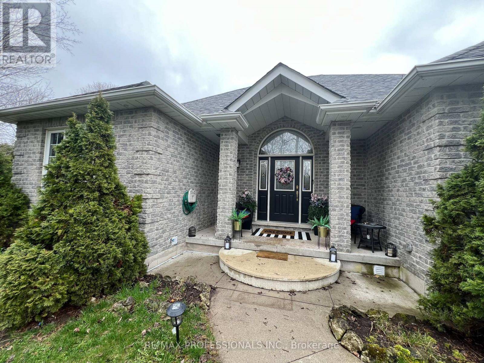 Halton Hills, ON L7J2L7,12 DEER RUN CRESCENT