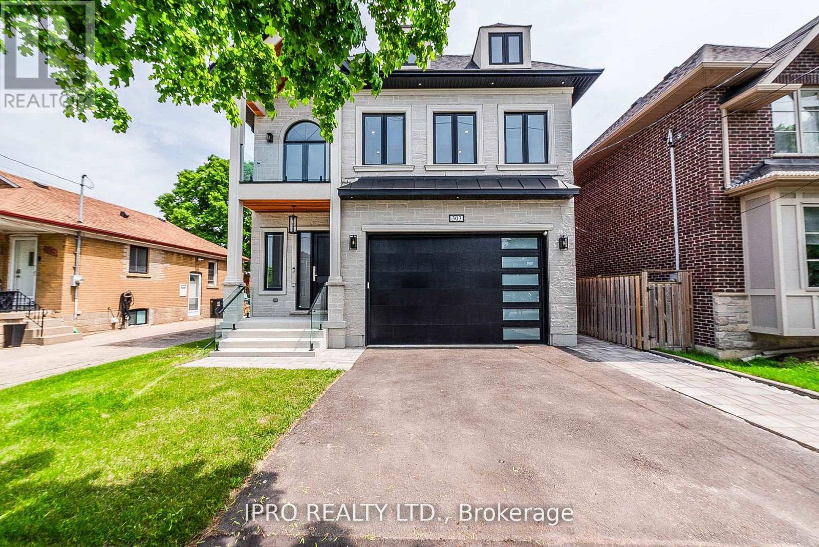 Toronto (alderwood), ON M8W4G1,303 DELTA STREET