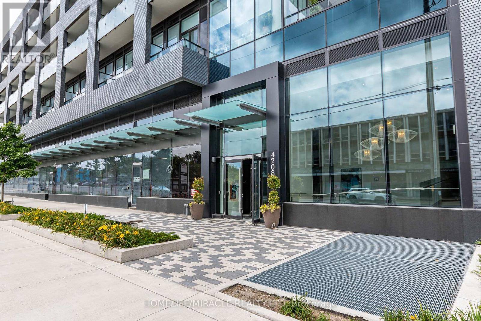 Toronto (edenbridge-humber Valley), ON M8X1Y6,4208 Dundas ST West #815