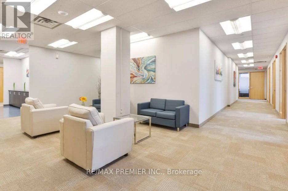 Oakville (ro River Oaks), ON L6H6M4,231 Oak Park BLVD #301-H