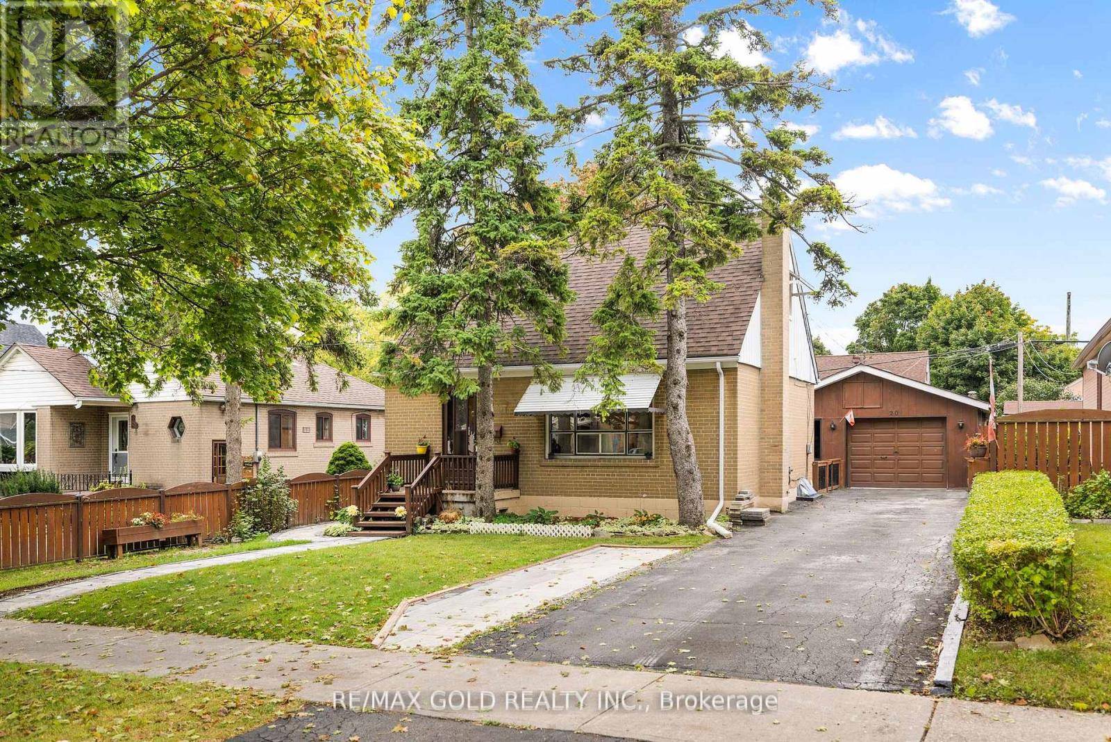 Toronto (elms-old Rexdale), ON M9W3R8,20 HATFIELD CRESCENT