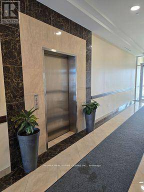 Mississauga (gateway), ON L5S0A8,30 Topflight DR #5A