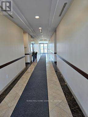Mississauga (gateway), ON L5S0A8,30 Topflight DR #5A