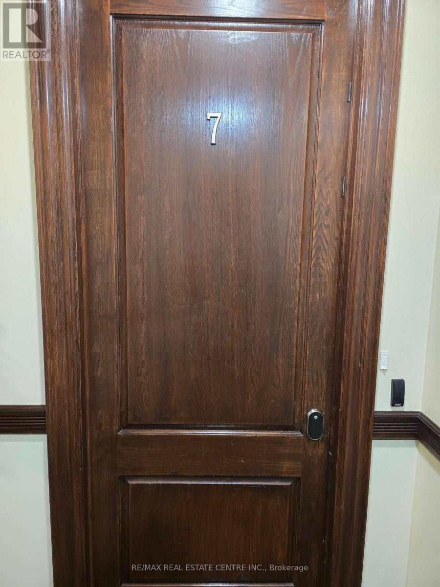 Mississauga (gateway), ON L5S0A8,30 Topflight DR #7