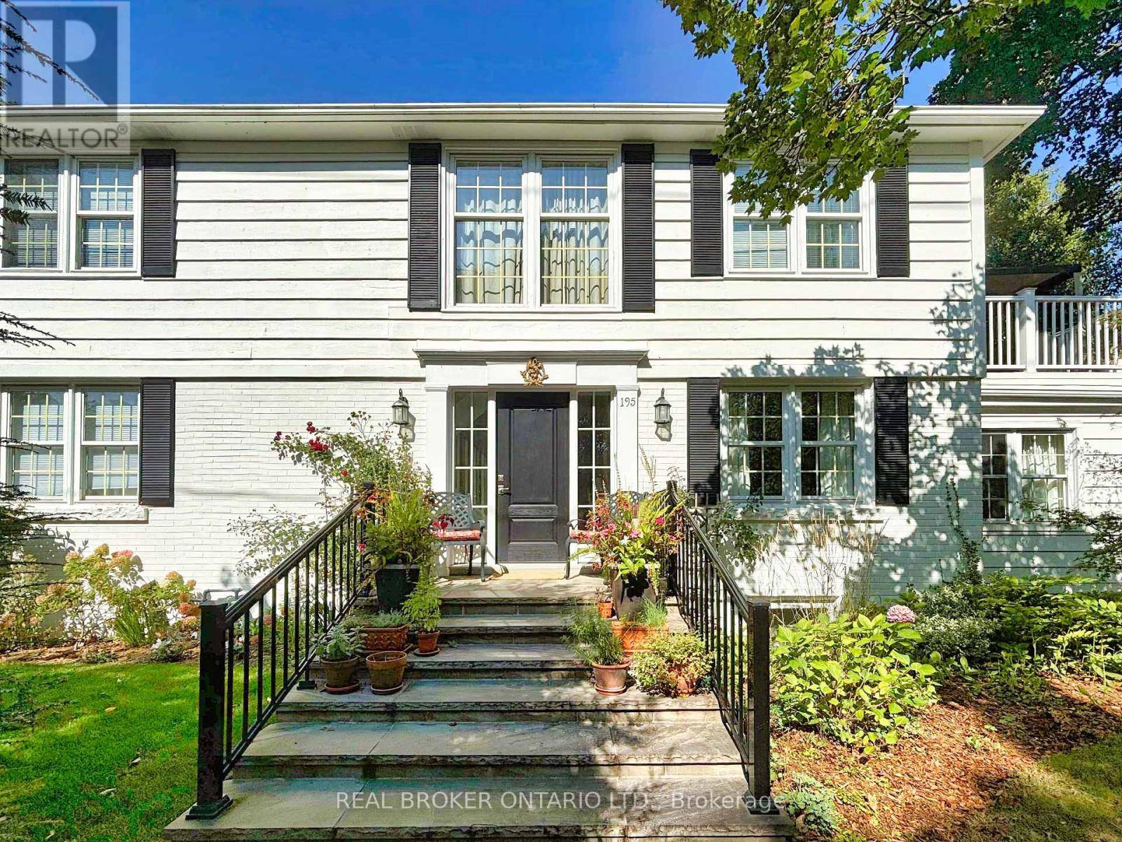 Oakville (oo Old Oakville), ON L6J1C8,195 WILLIAM STREET