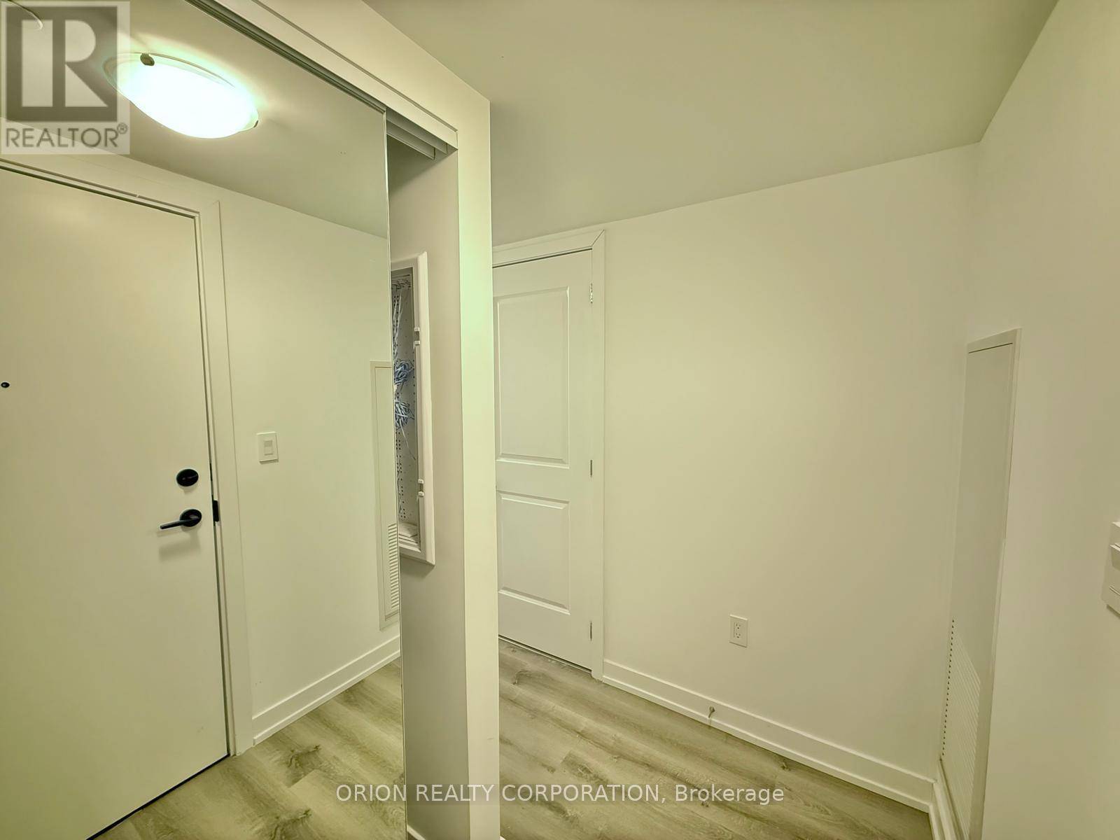 Toronto (yorkdale-glen Park), ON M6B0B1,556 Marlee AVE #506