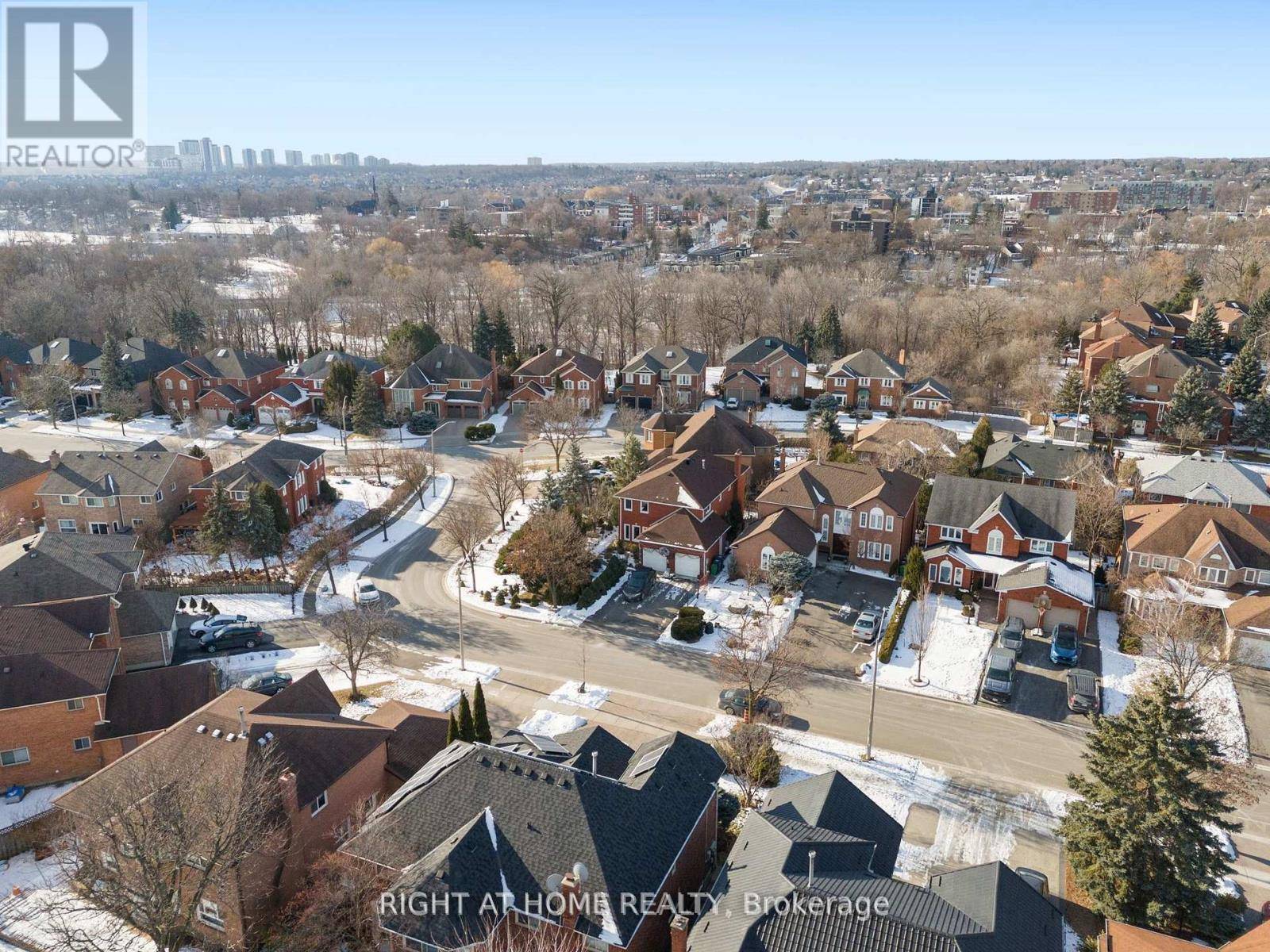 Mississauga (east Credit), ON L5M3W3,5676 BRIGHTPOOL CRESCENT