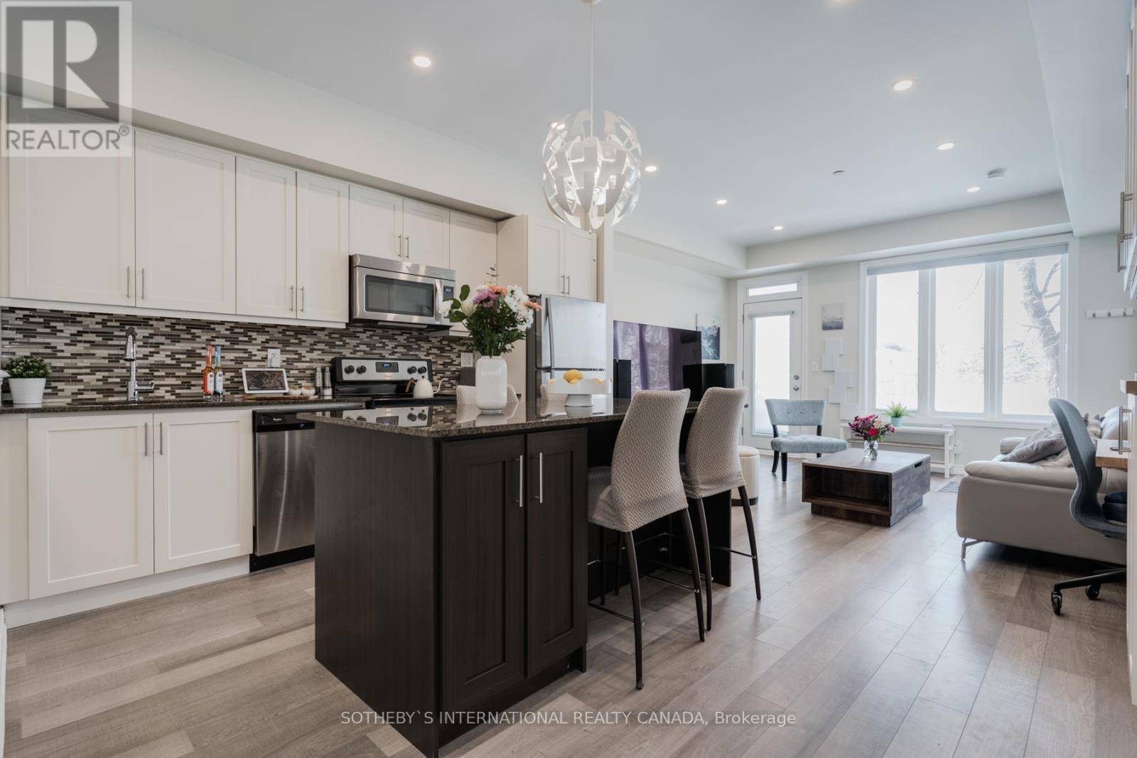Toronto (long Branch), ON M8V0B8,50 Carnation AVE #148