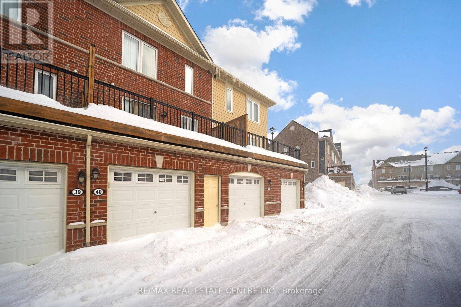 Brampton (sandringham-wellington), ON L7A0A1,250 Sunny Meadow BLVD #40