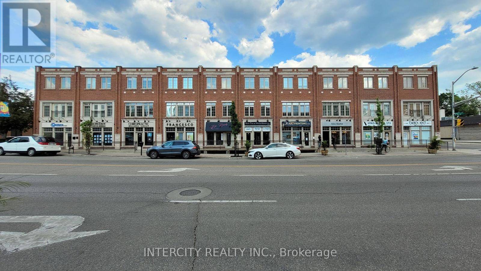 Oakville (co Central), ON L6K3A2,86 LAKESHORE ROAD W