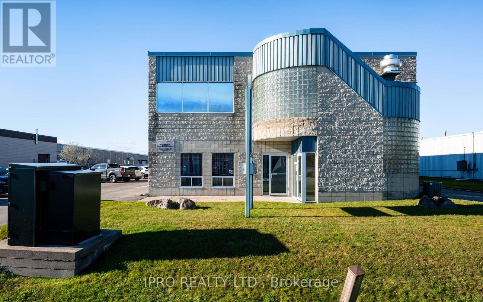 Orangeville, ON L9W3L2,18 Robb BLVD #1