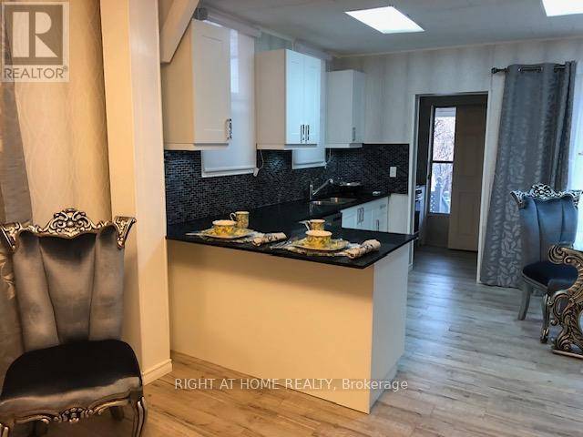 Toronto (runnymede-bloor West Village), ON M6S2M7,33 MORLAND ROAD