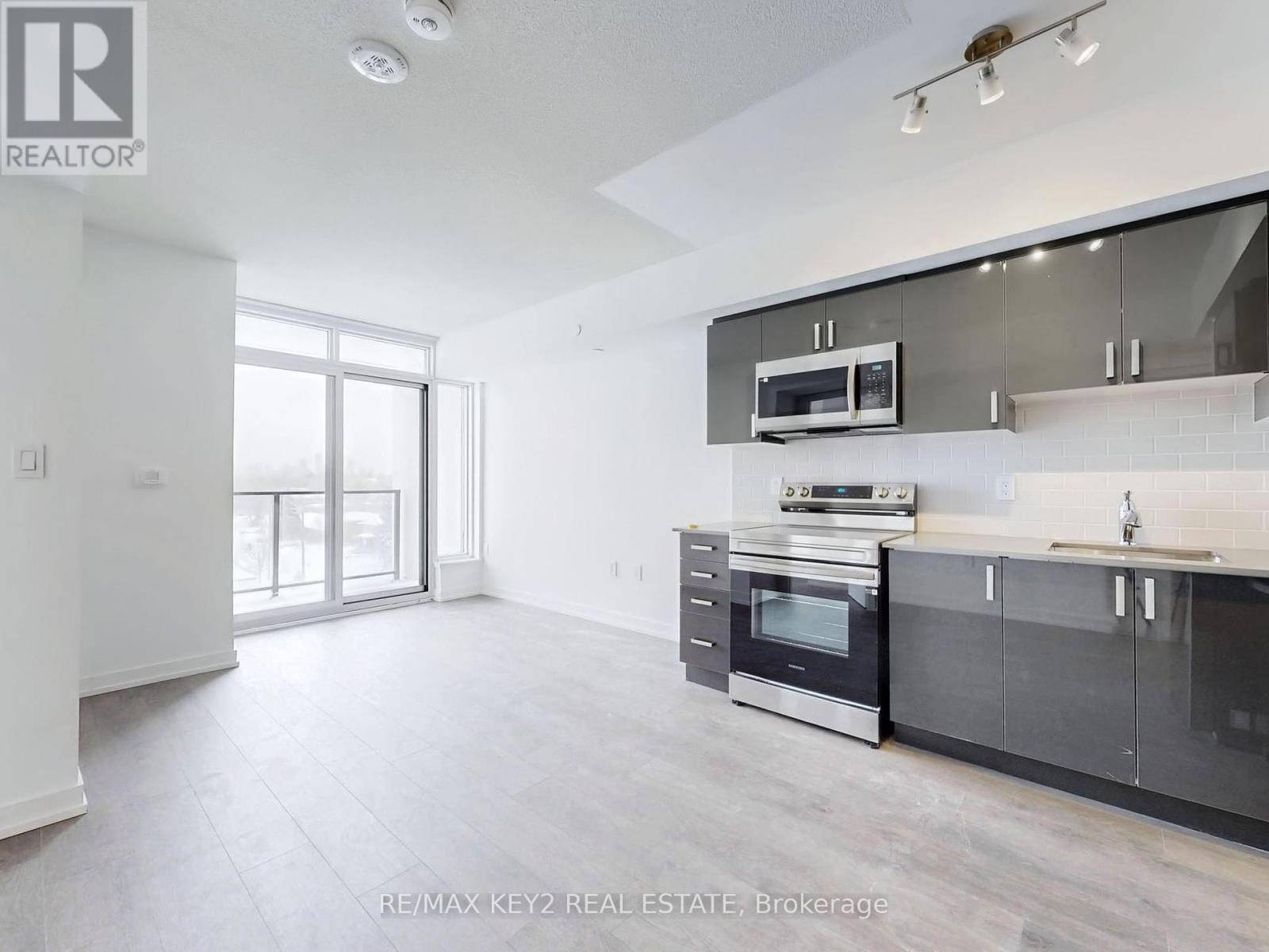 Toronto (yorkdale-glen Park), ON M6B0B1,556 Marlee AVE #611