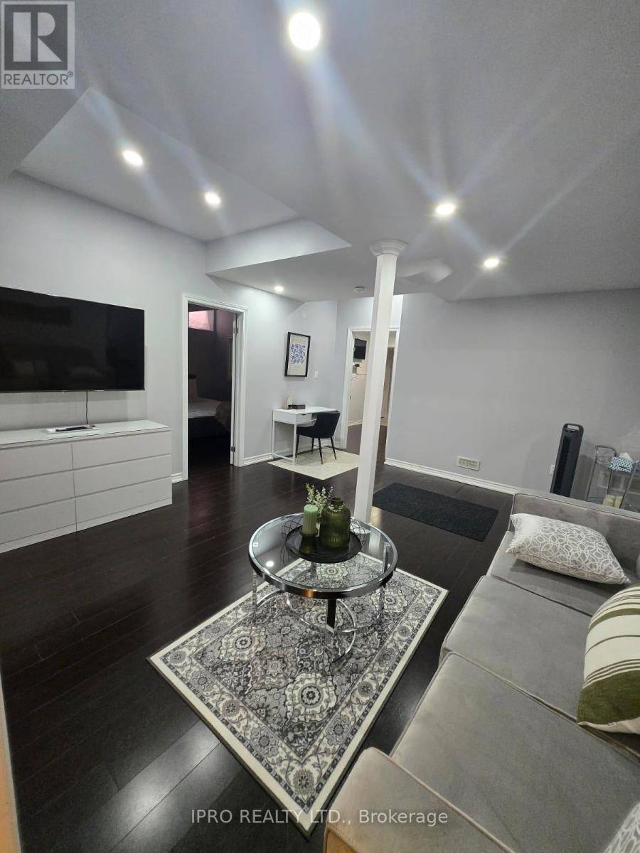 Mississauga (churchill Meadows), ON L5M8C3,3274 Erin Centre BLVD #BSMNT