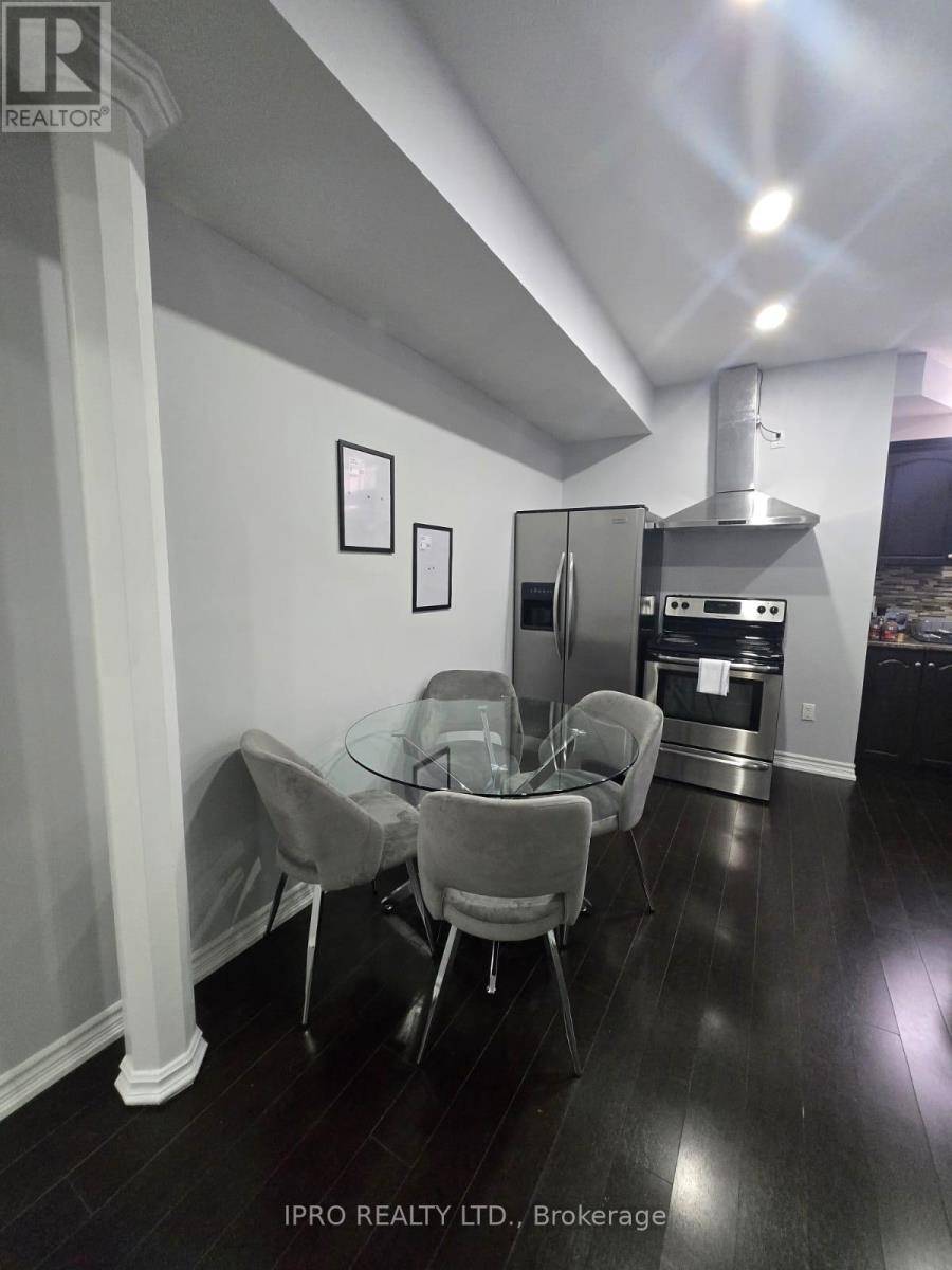Mississauga (churchill Meadows), ON L5M8C3,3274 Erin Centre BLVD #BSMNT