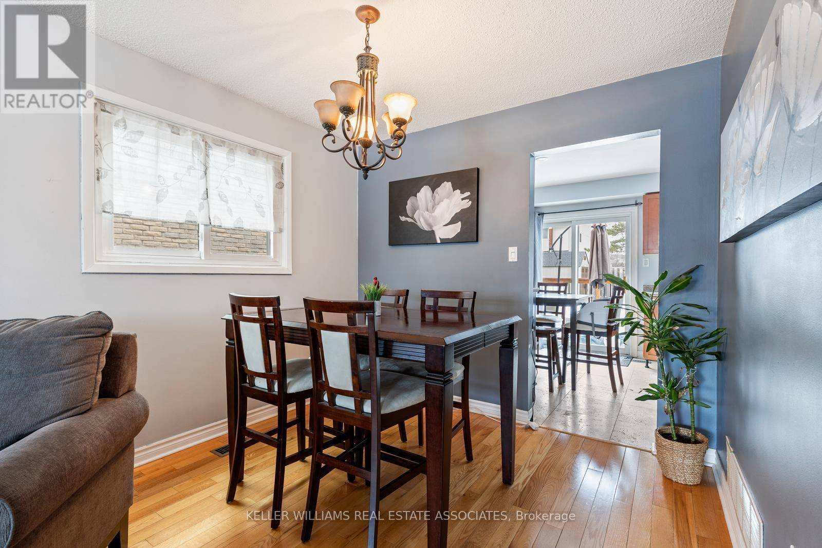 Mississauga (meadowvale), ON L5N2N1,2887 ARLES MEWS