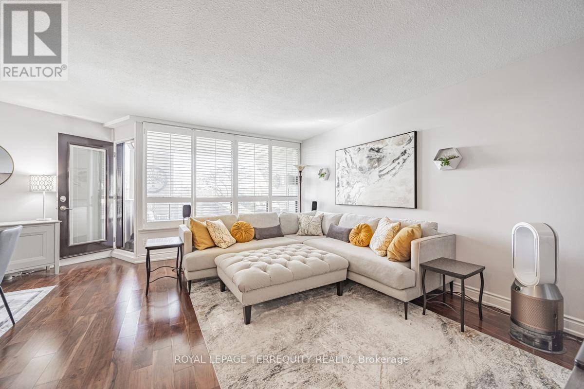 Toronto (markland Wood), ON M9C4X7,288 Mill RD #A44