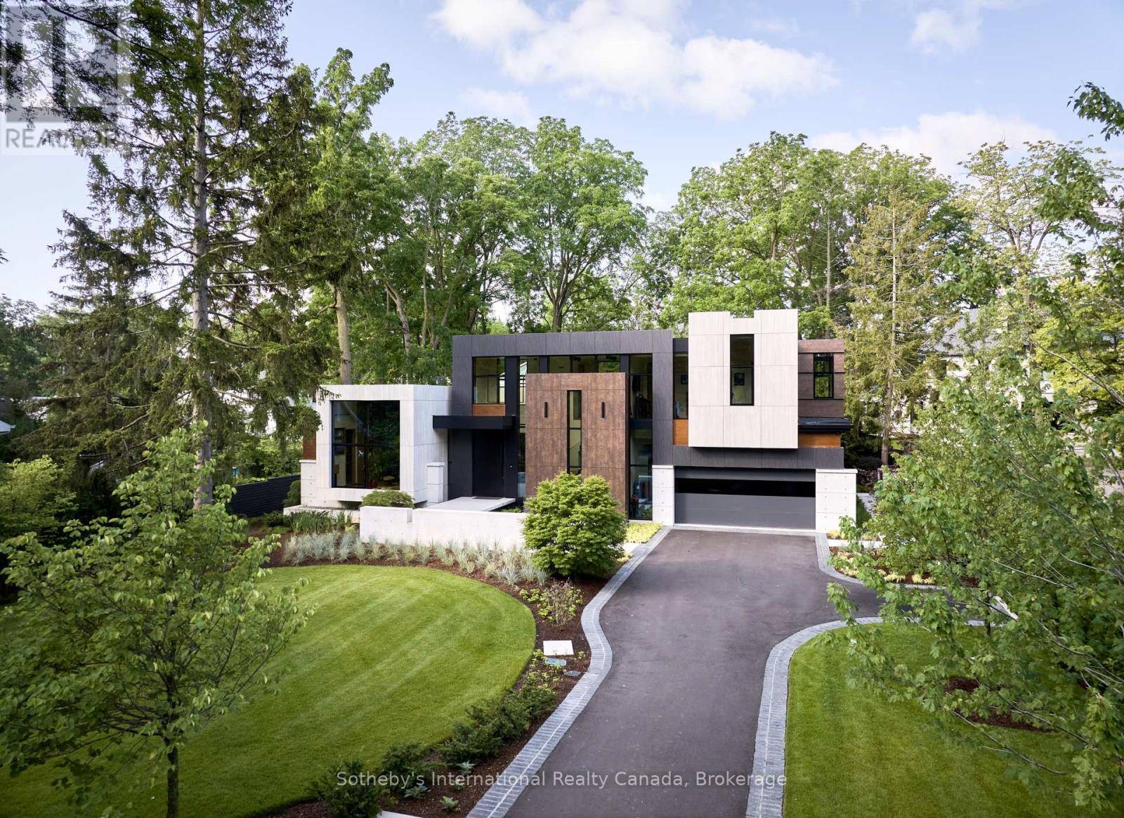Oakville (oo Old Oakville), ON L6J3Z6,116 CHARTWELL ROAD