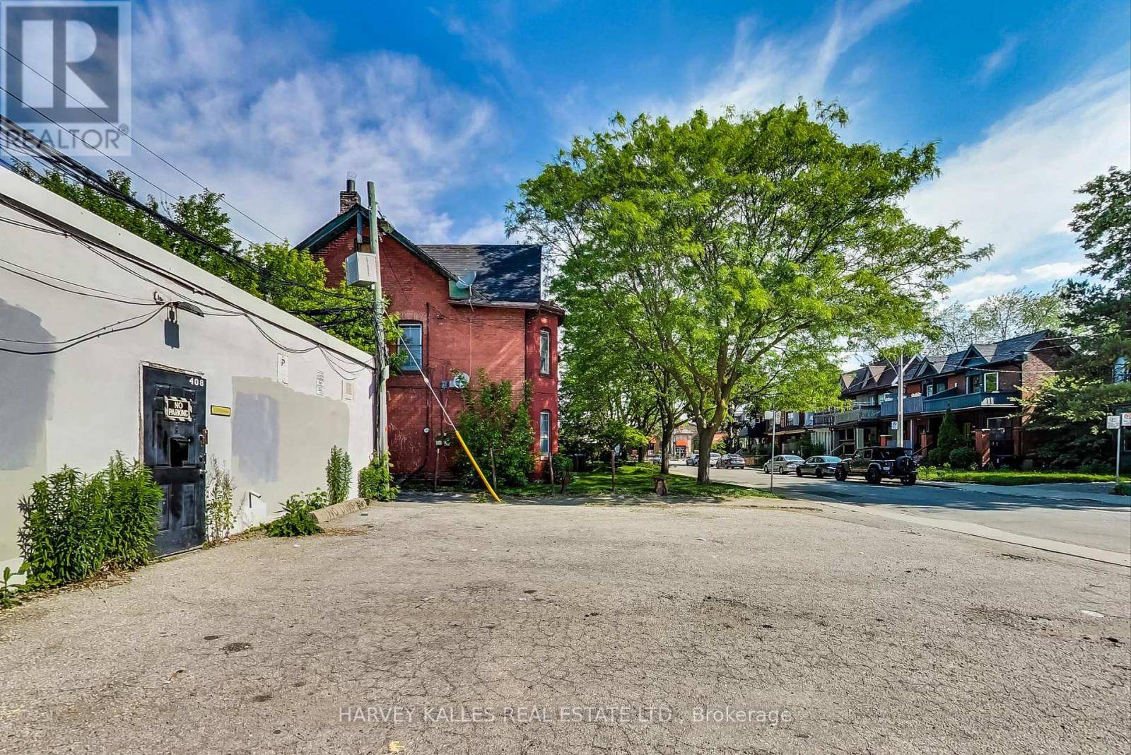 Toronto (junction Area), ON M6P2R1,408 PACIFIC AVENUE