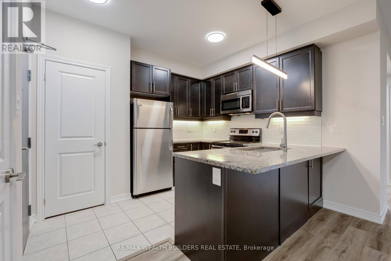 Oakville (ro River Oaks), ON L6H0L2,2333 Sawgrass DR #202