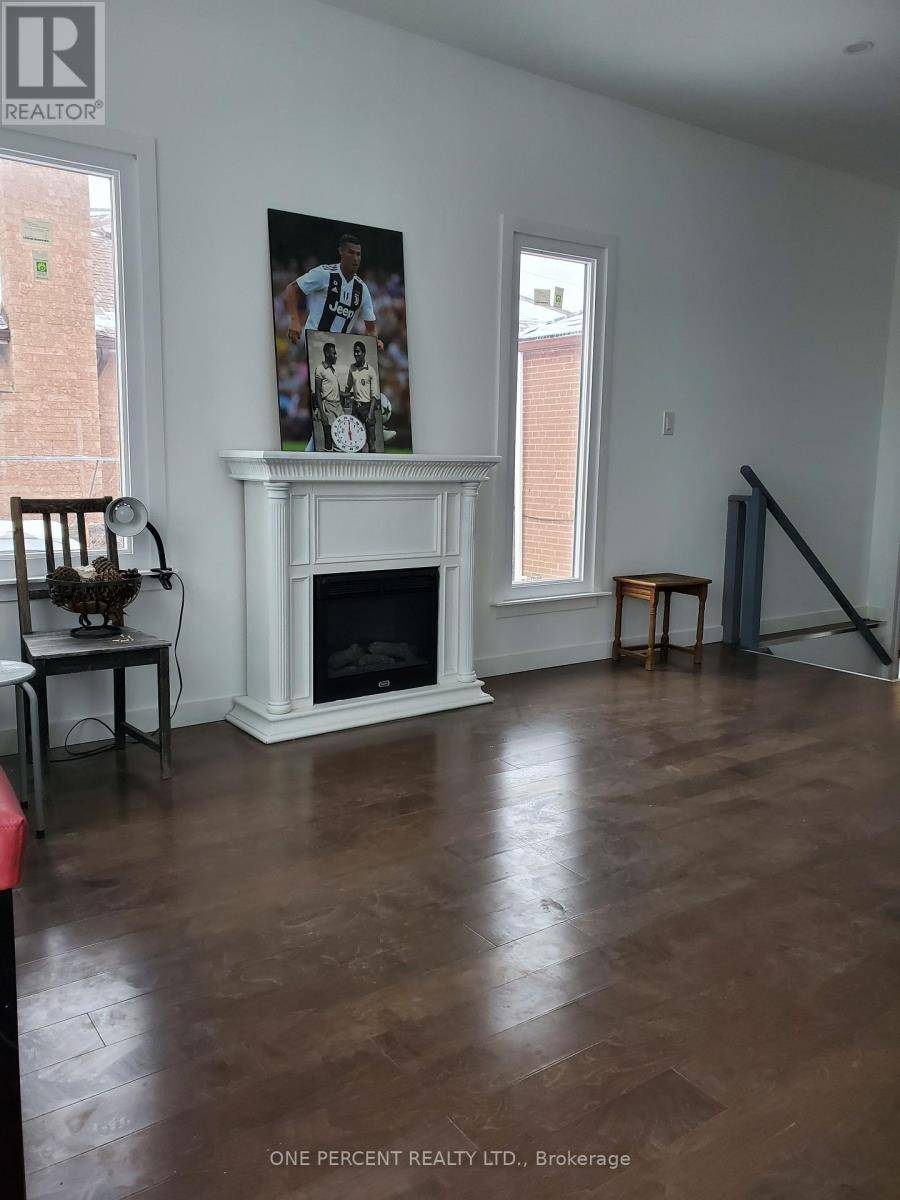 Toronto (downsview-roding-cfb), ON M3M1L1,16 Palamar RD #Unit 1