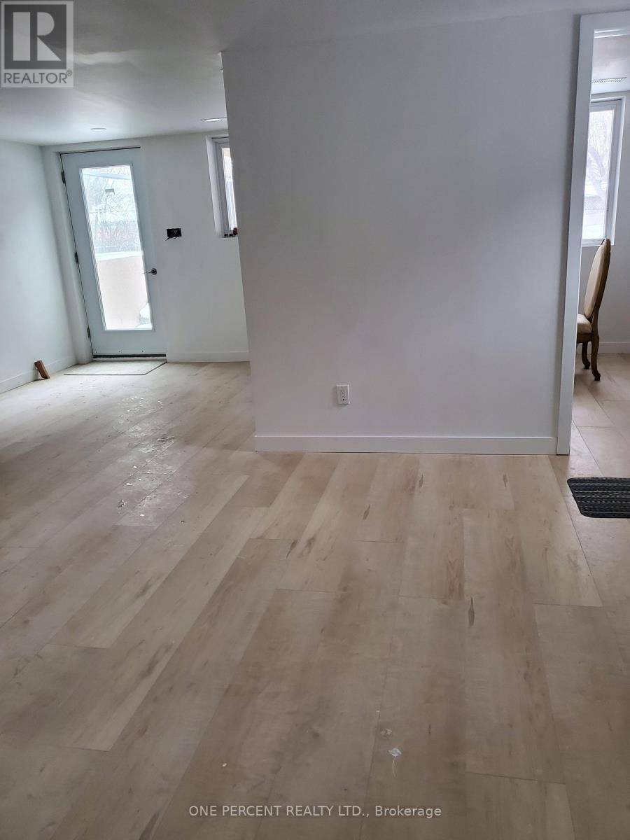 Toronto (downsview-roding-cfb), ON M3M1L1,16 Palamar RD #Unit 2