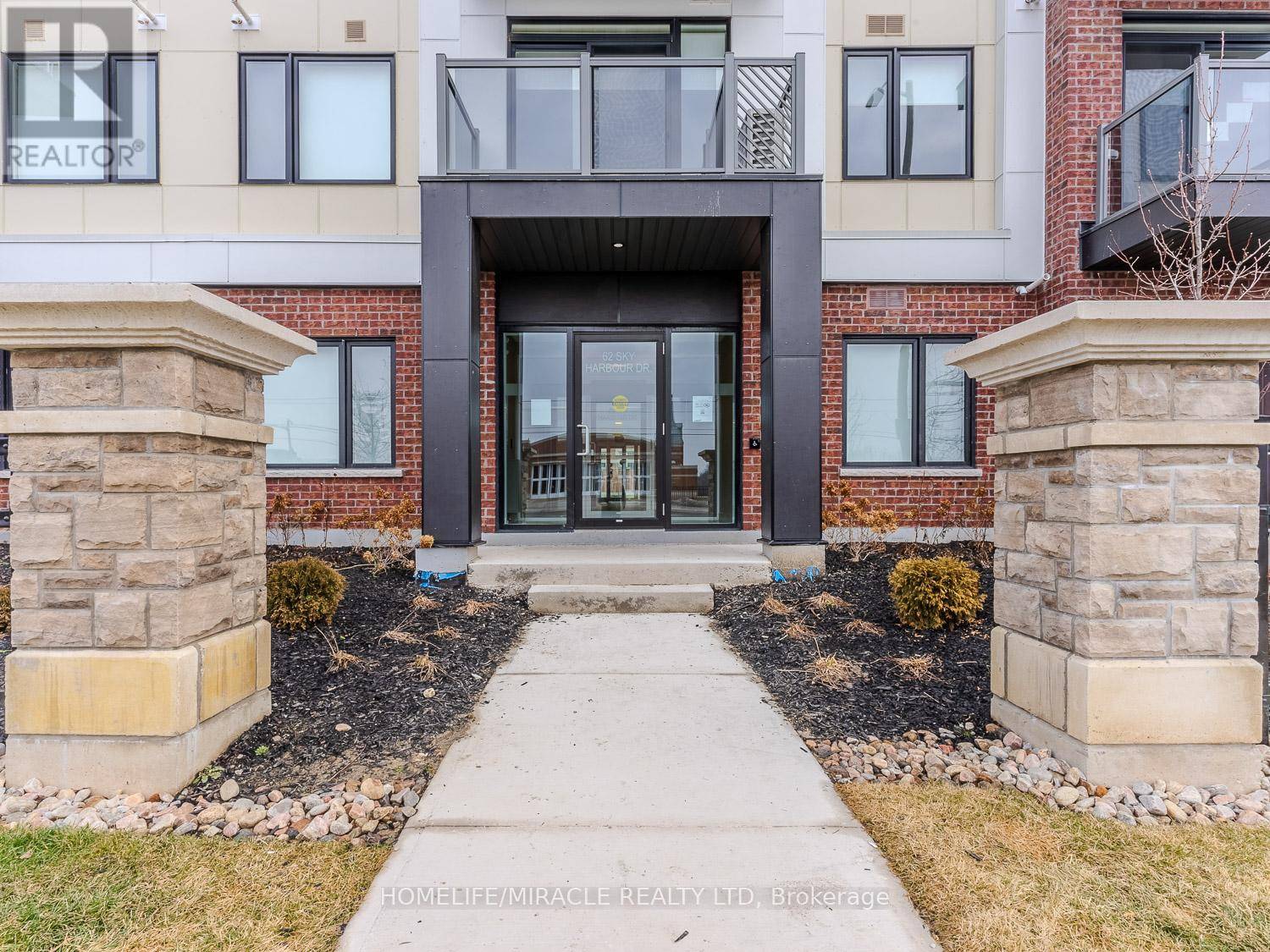 Brampton (bram West), ON L6Y0C1,62 Sky Harbour DR #114
