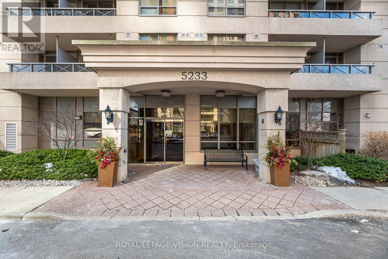 Toronto (islington-city Centre West), ON M9B6M1,5233 Dundas ST West #PH20