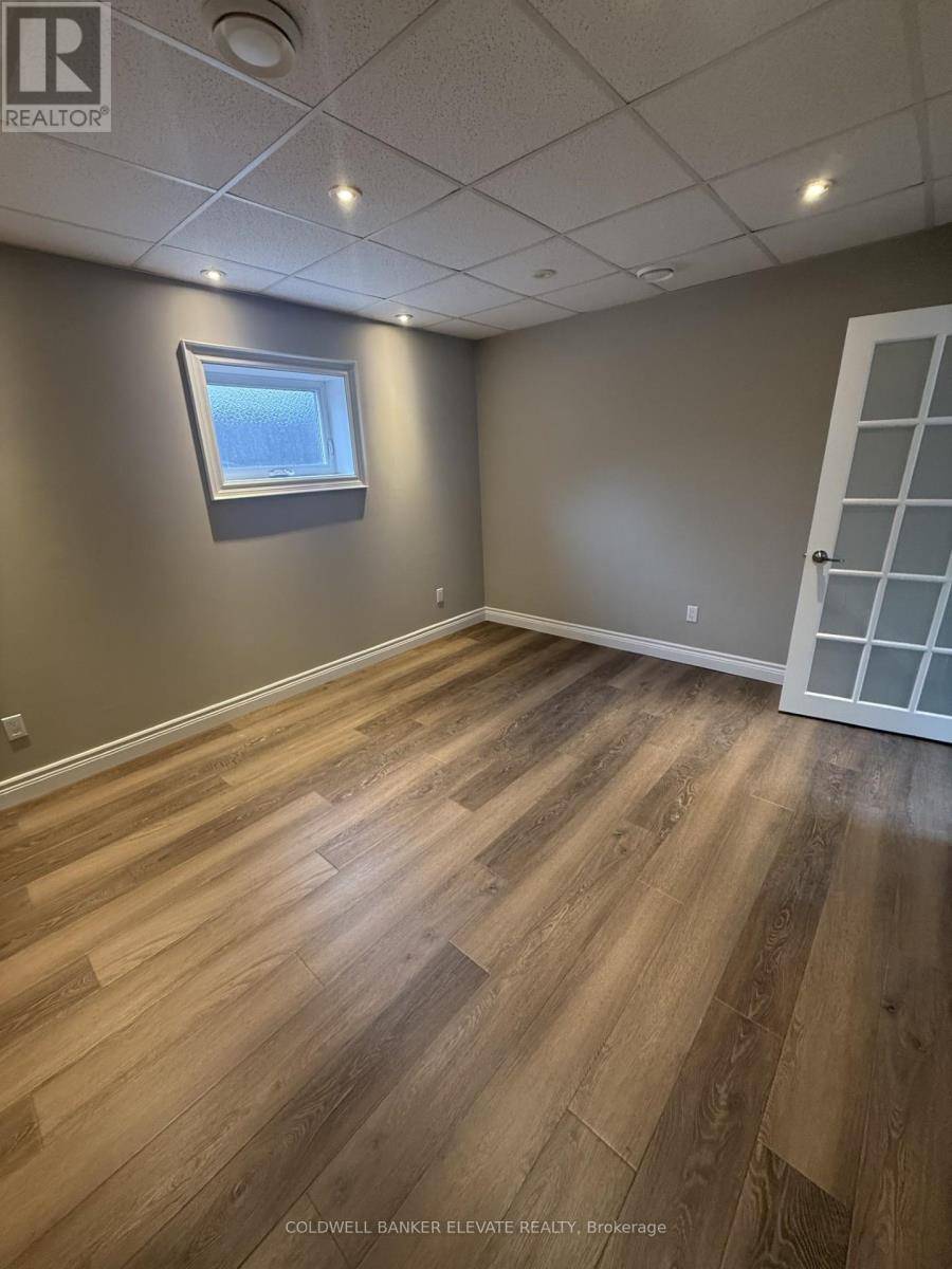 Halton Hills (georgetown), ON L7G3H5,115 Main ST South #LL1