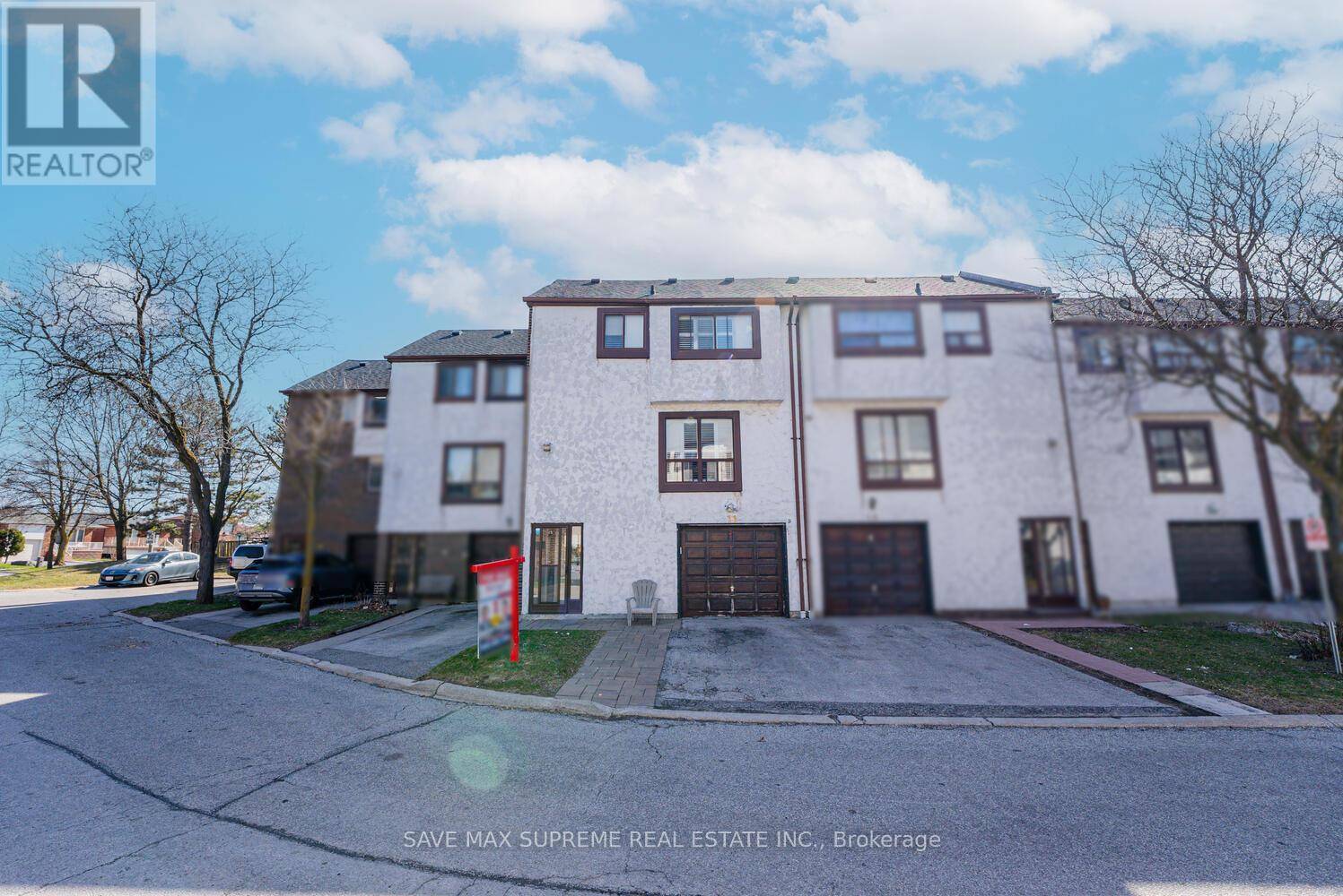 Mississauga (malton), ON L4T3N8,4020 Brandon Gate DR North #11