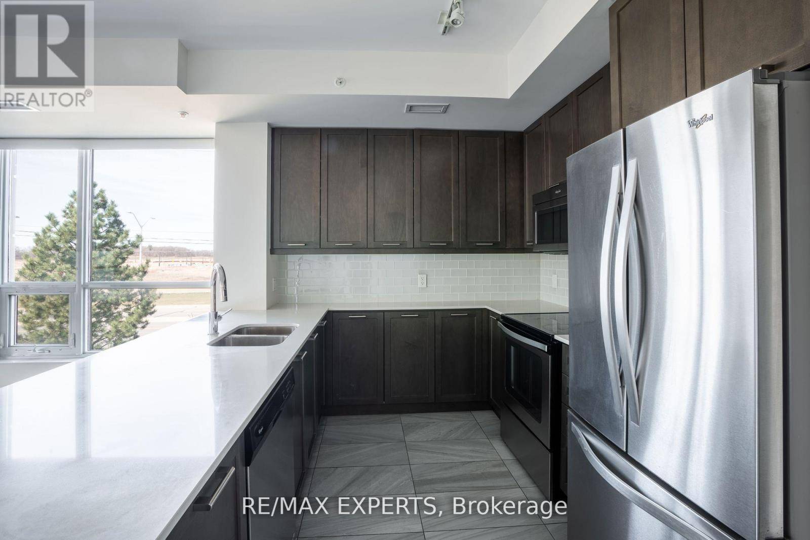 Oakville (jc Joshua Creek), ON L6H0H1,2480 Prince Michael DR North #210