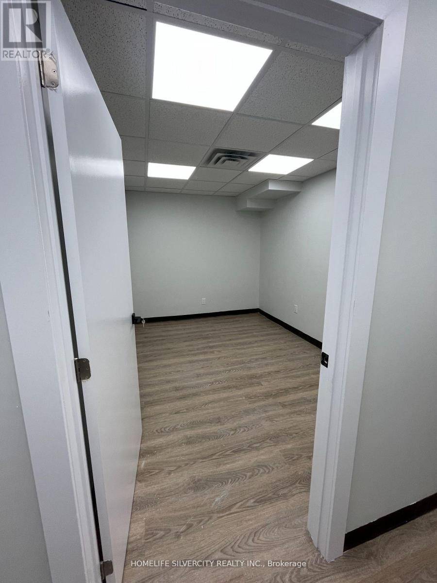 Brampton (sandringham-wellington), ON L6R0K1,10095 Bramalea RD #B3