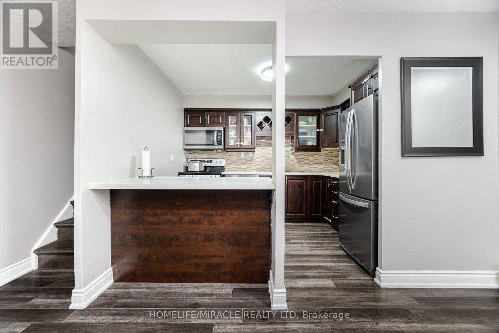 Toronto (islington-city Centre West), ON M9B6C3,2 Valhalla Inn RD #111