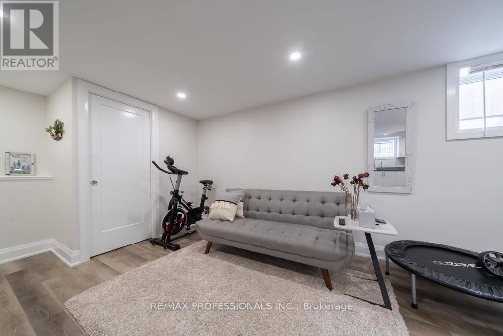 Burlington (mountainside), ON L7P1E7,2106 Sunnydale DR #Basement