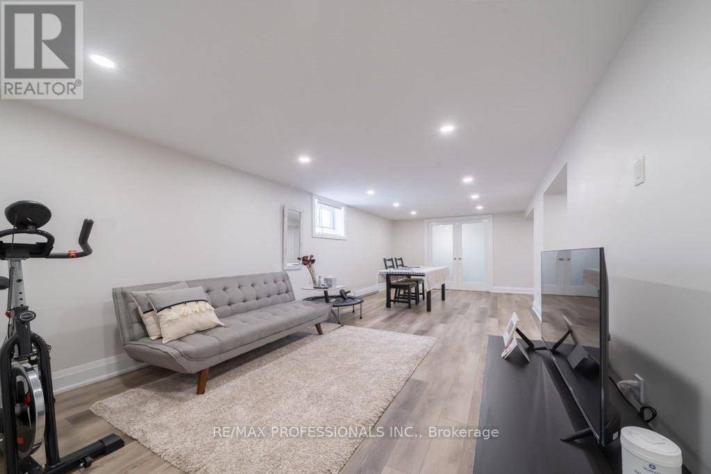 Burlington (mountainside), ON L7P1E7,2106 Sunnydale DR #Basement
