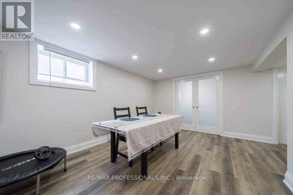 Burlington (mountainside), ON L7P1E7,2106 Sunnydale DR #Basement