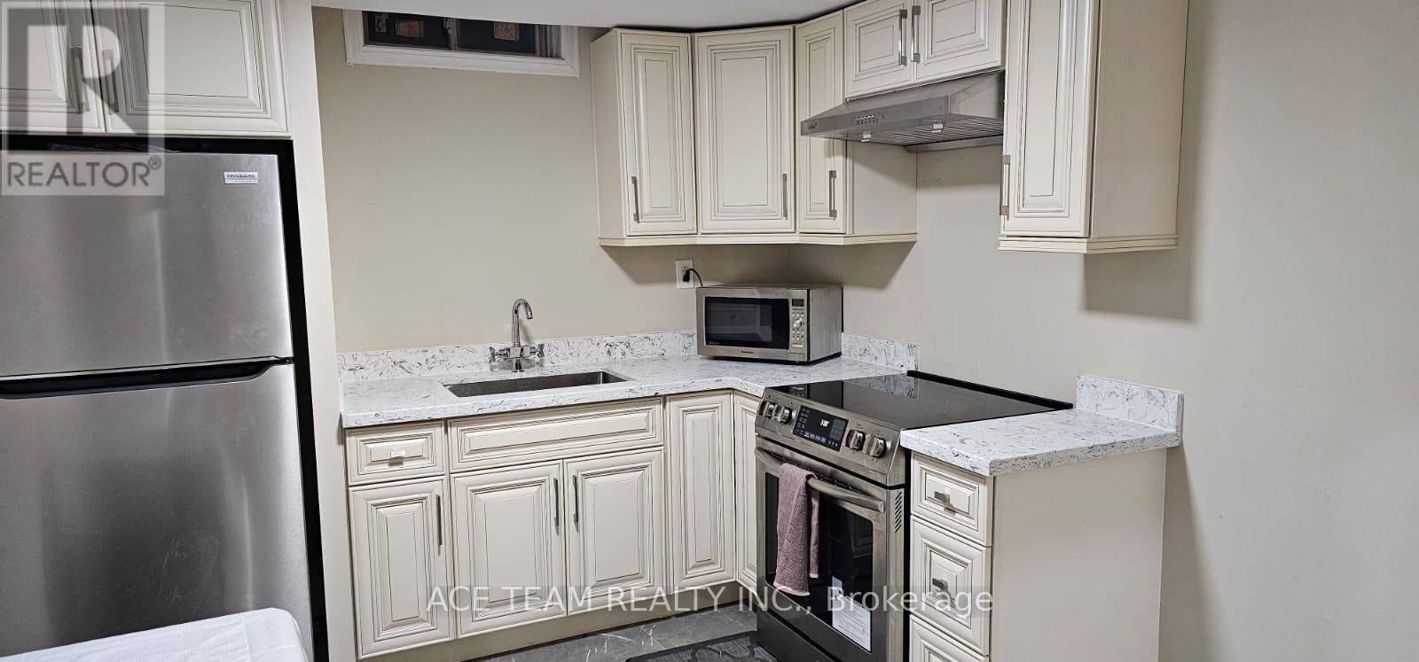 Mississauga (hurontario), ON L5R2R7,5081 GUILDWOOD WAY