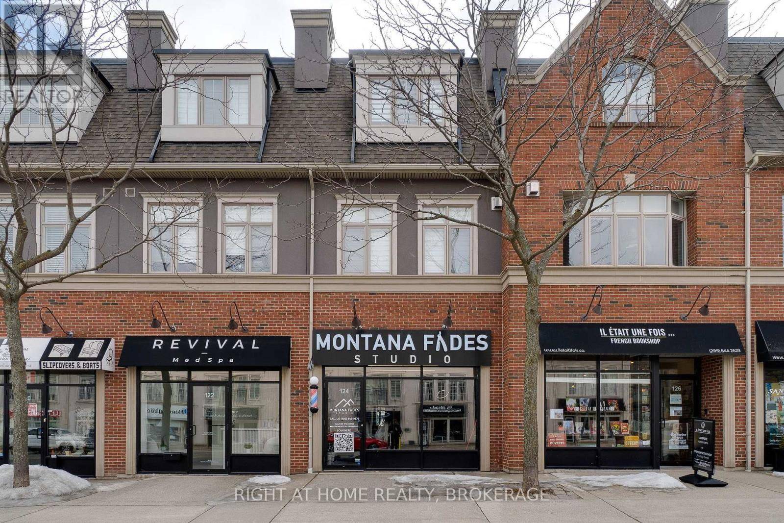 Oakville (co Central), ON L6K1E3,124 LAKESHORE ROAD W