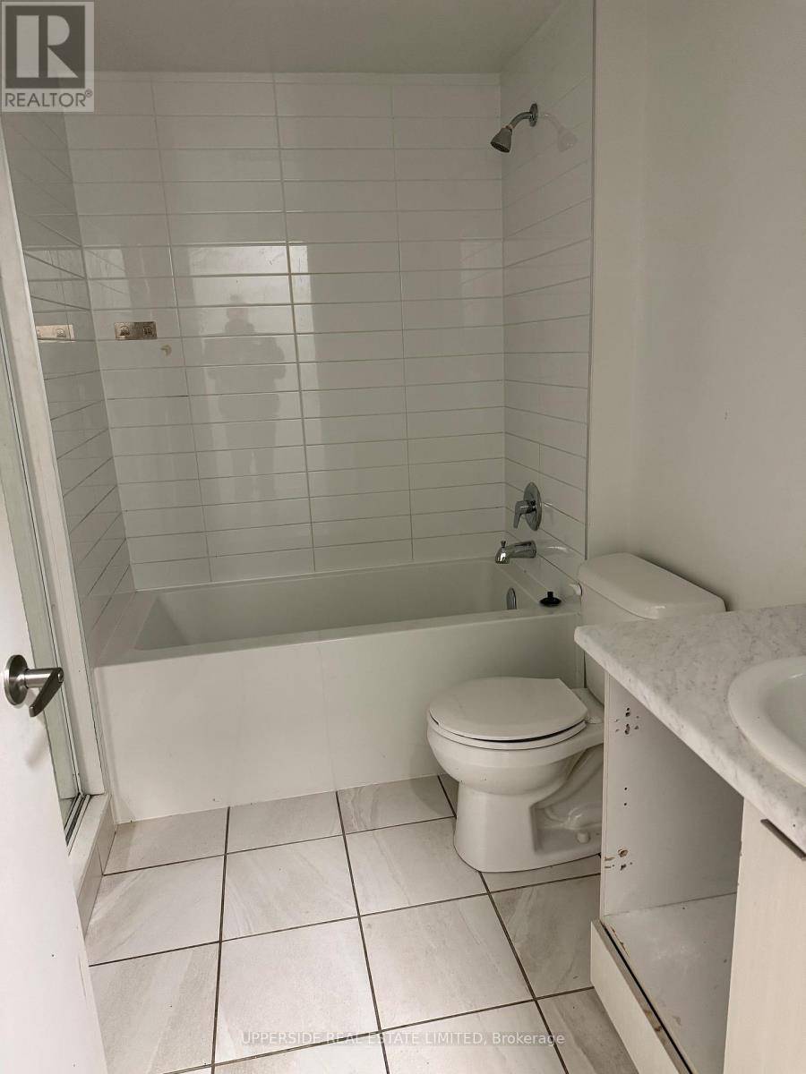 Toronto (beechborough-greenbrook), ON M6M0B8,120 Canon Jackson DR #410