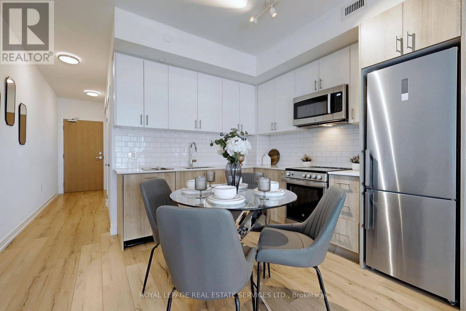 Toronto (islington-city Centre West), ON M8Z1H0,1195 The Queensway AVE #507