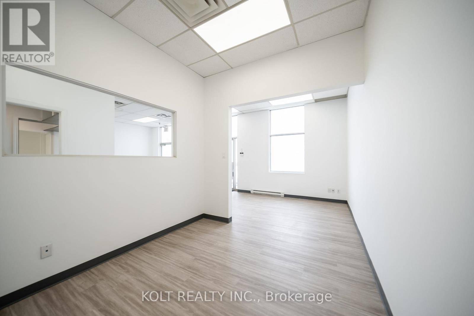 Toronto (west Humber-clairville), ON M9V3Y6,67 Westmore DR #4