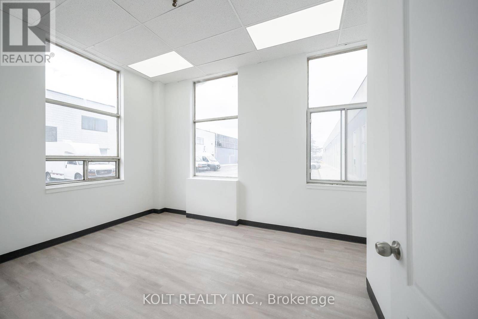 Toronto (west Humber-clairville), ON M9V3Y6,69 Westmore DR #25-26