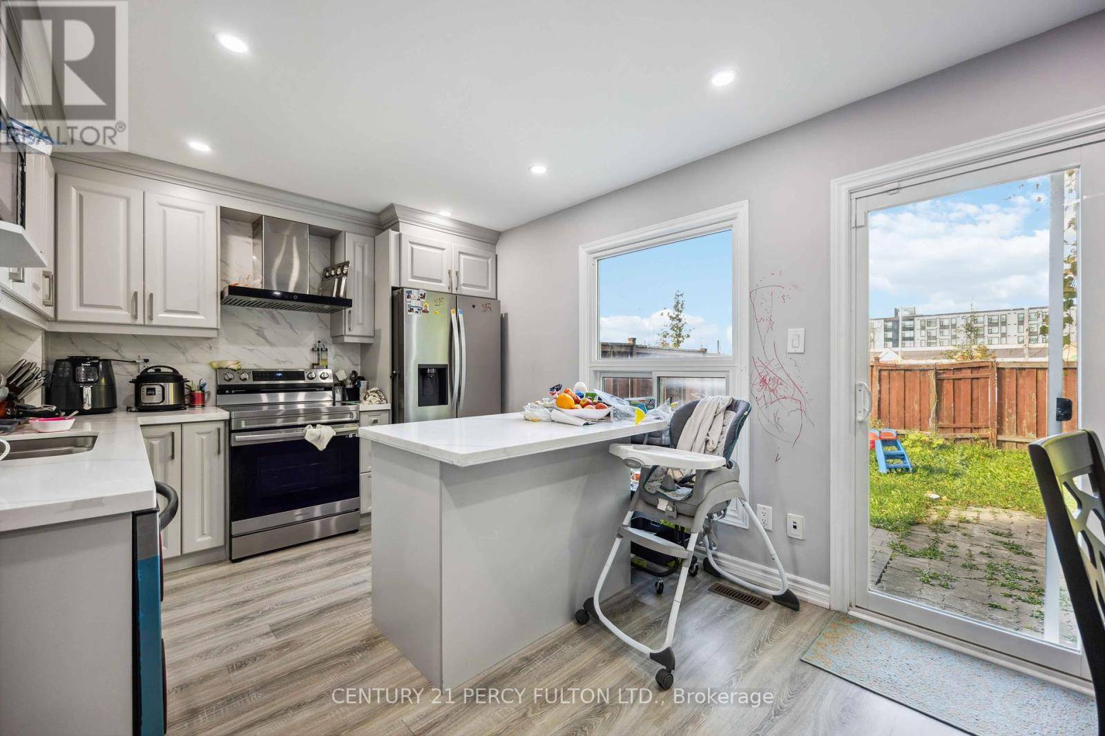 Toronto (west Humber-clairville), ON M9V4R6,47 WOOLENSCOTE CIRCLE