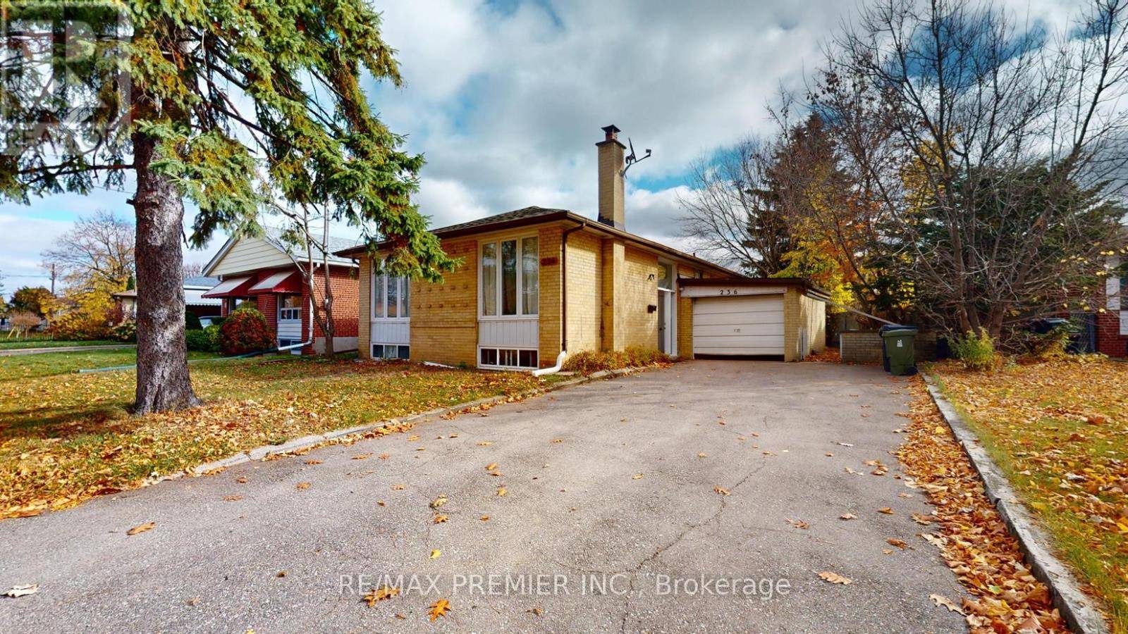 Toronto (thistletown-beaumonde Heights), ON M9V1K7,236 THISTLE DOWN BOULEVARD