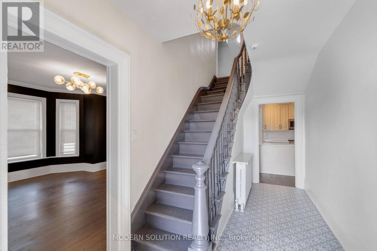 Burlington, ON L7M0W3,3015 DUNDAS STREET