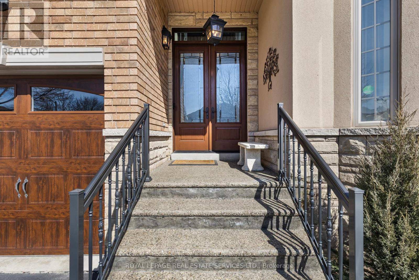 Oakville (wm Westmount), ON L6M4T7,2141 BLACKFOREST CRESCENT