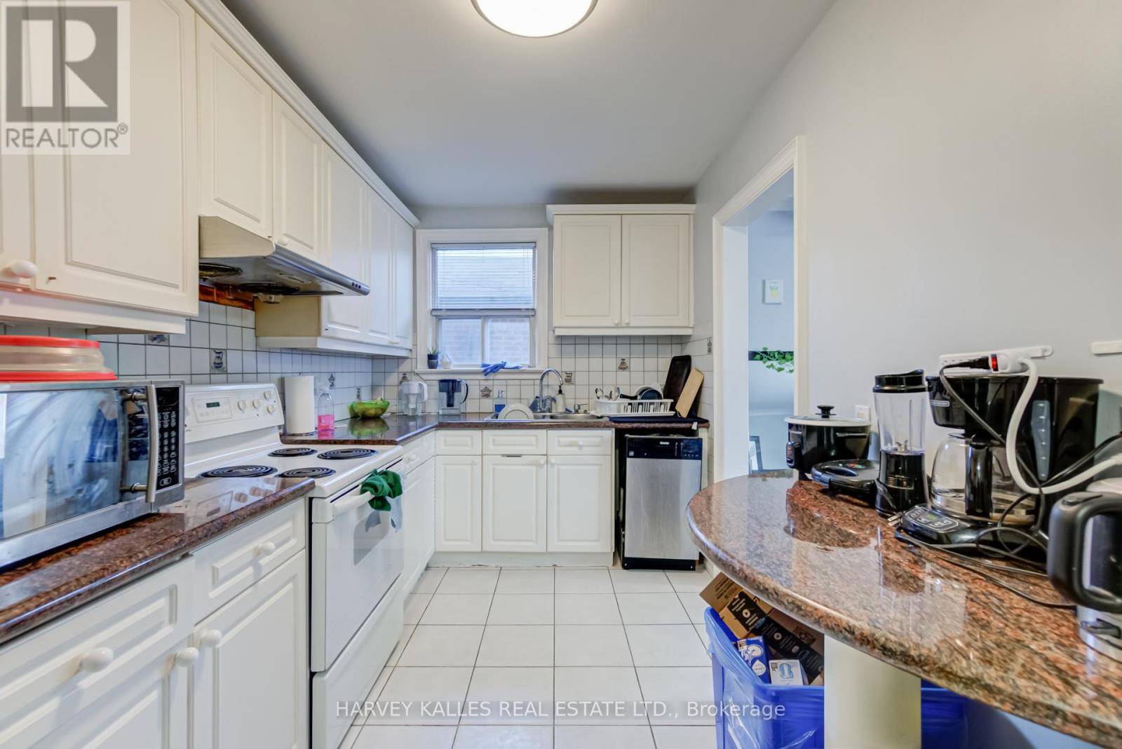 Toronto (stonegate-queensway), ON M8Y1G3,72 MENDOTA ROAD