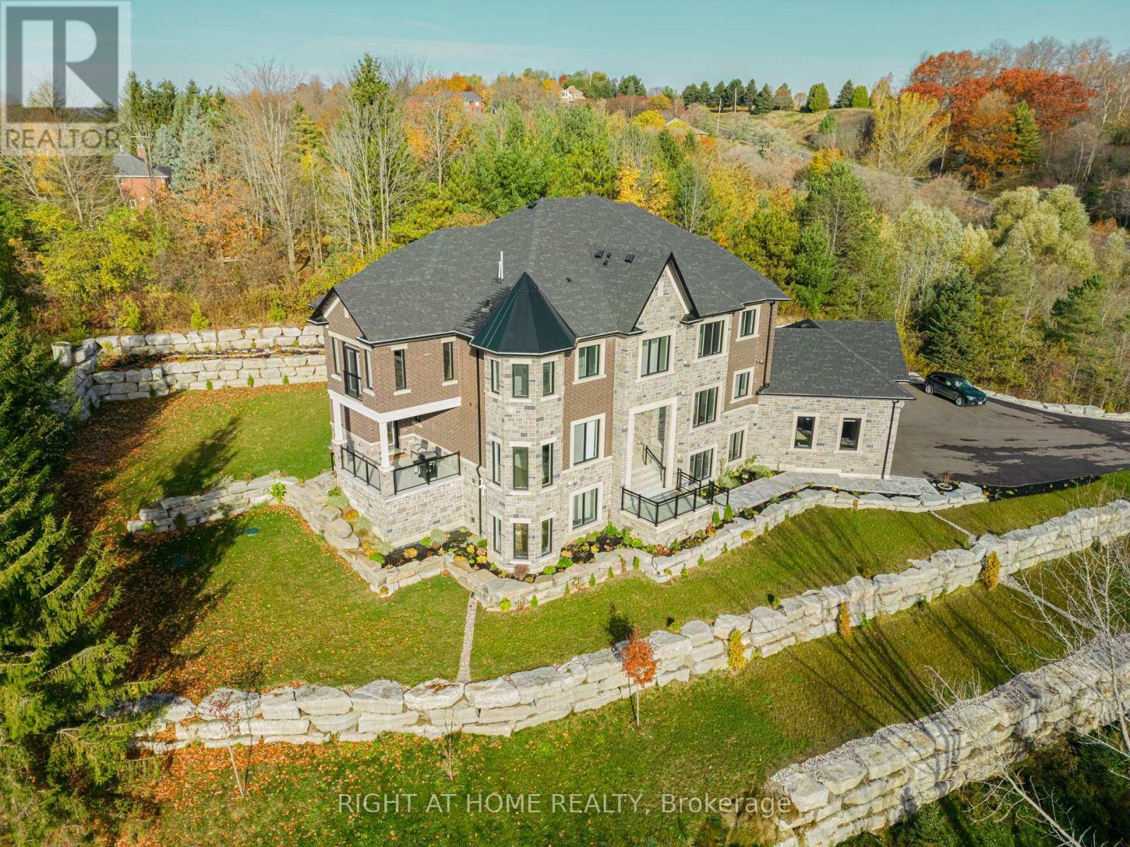 Caledon (palgrave), ON L7E3M6,16158 MOUNT PLEASANT ROAD